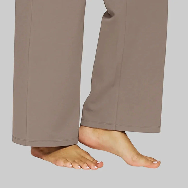 Klara – The comfortable stretch pants for every woman